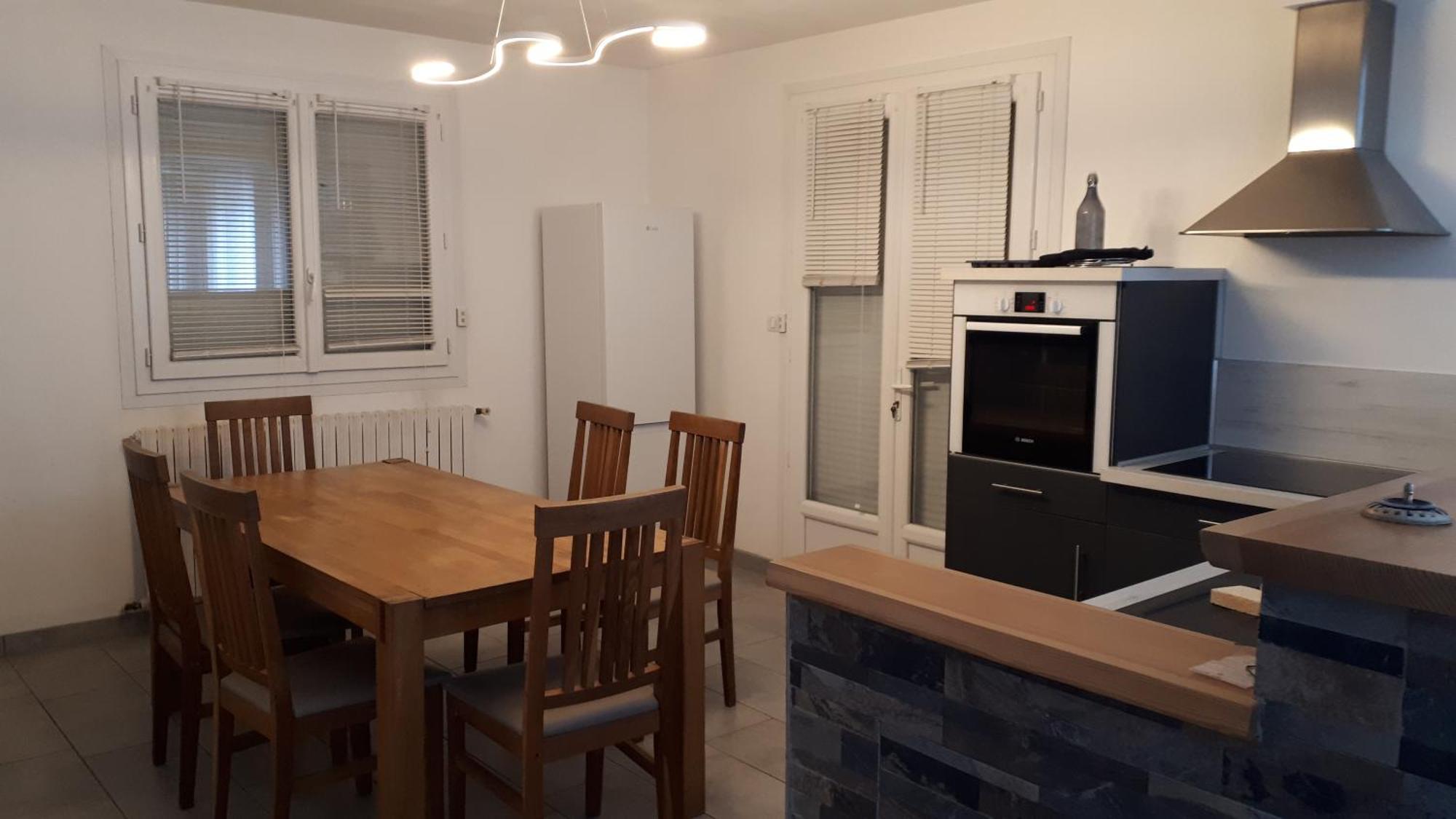 Dans Maison Appartement *